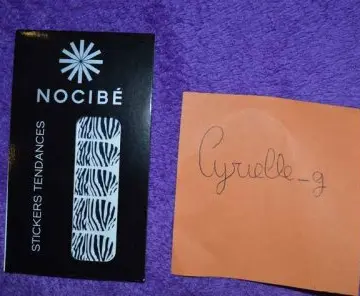 Vernis adhésif, Nocibé