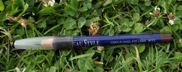 Crayon khol eye liner, Inconnue