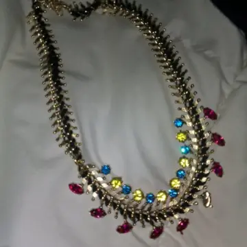 Collier, Asos