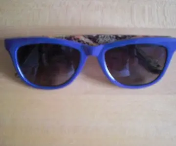 Lunettes de soleil, Inconnue