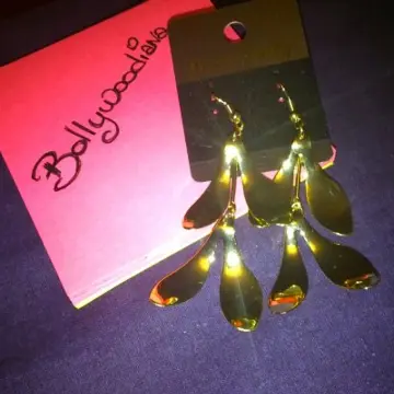 boucle d'oreilles, Inconnue