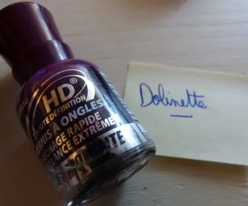 Vernis violine, Modélite