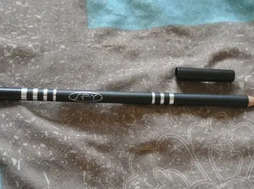 Crayons noir, S.p.y