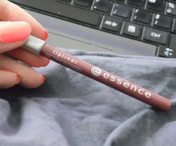 Crayon a lèvres essence, Essence