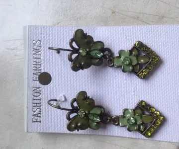 Boucles d'oreilles, Inconnue
