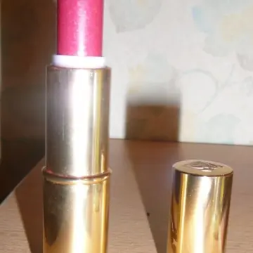 Rouge à lèvre Estée Lauder, Estée Lauder