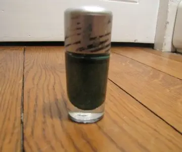 vernis vert sapin magnétique, Inconnue