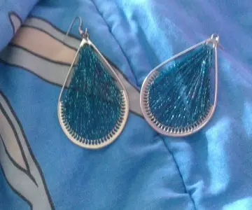 boucles d'oreilles, Inconnue