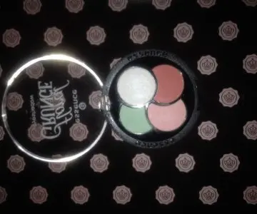 Floral grunge, Essence