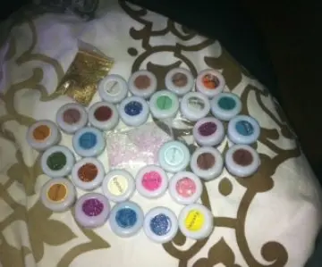 Pigments libre, Inconnue