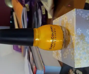 Vernis jaune "Let's Meet", SinfulColors