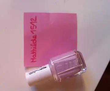 Vernis rose, Essie