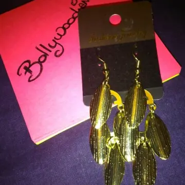 boucle d'oreilles, Inconnue