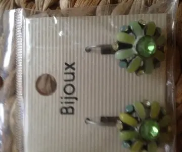 Boucles d'oreilles, Inconnue