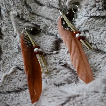 Boucles d'Oreilles Plumes Marron t Perles, Inconnue