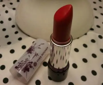 Rouge à lèvres rouge, Yves Rocher