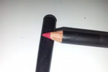crayon a levre, Hema