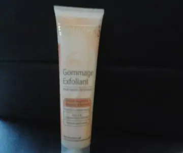 gomage exfoliant extrait de peche noyau d abricot, Evoluderm
