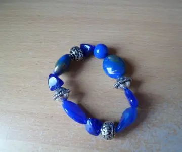 bracelet bleu, Inconnue