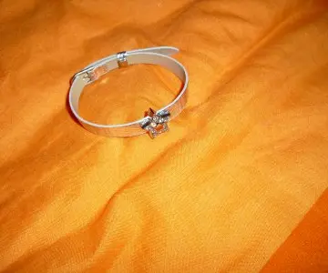 Bracelet argenté avec étoile, Inconnue
