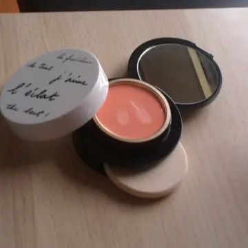 Perfecteur d'éclat., Agnès b.