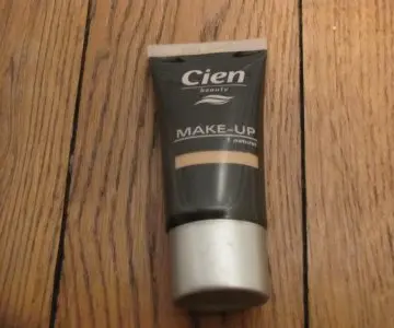 Fond de teint, Cien