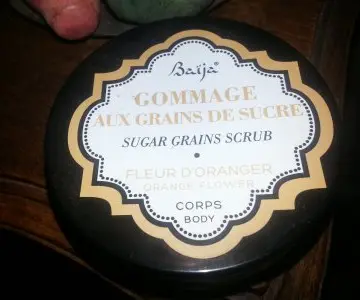 Gommage aux grains de sucre, Baïja