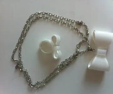 Chaine+ bague, Inconnue