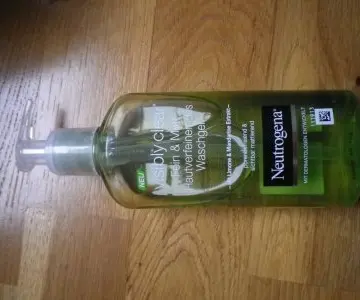 Visibly clear, Neutrogena