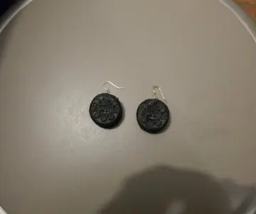 Boucle d'oreille oréo, Inconnue