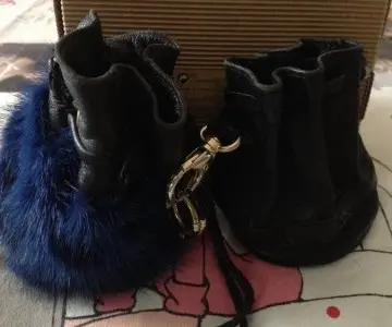 2 petites bourses cuir, Inconnue