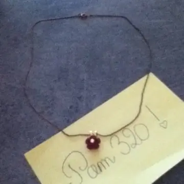 Collier pendentif en forme de rose, Inconnue