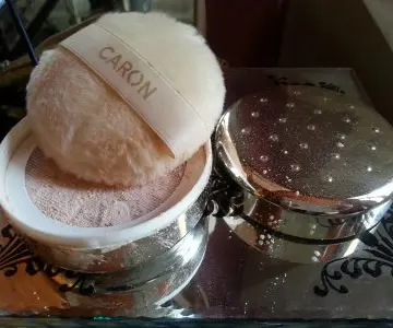 poudre libre rose bonne mine Caron, Caron