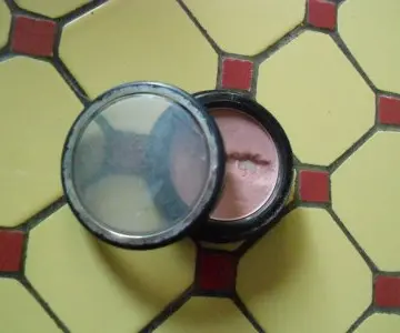 Blush, Guylond