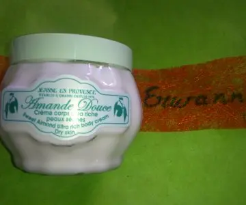 crème main réparatrice amandes douce, Jeanne en Provence