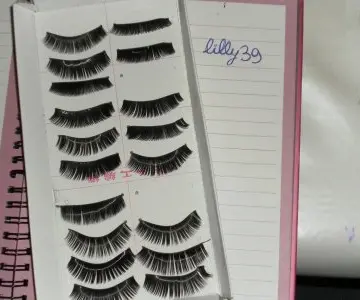 9 paires faux cils, Inconnue