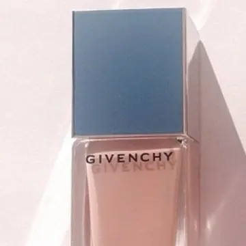 Vernis, Givenchy
