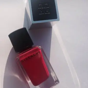 Vernis, Givenchy