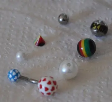 Lot de piercing, Inconnue