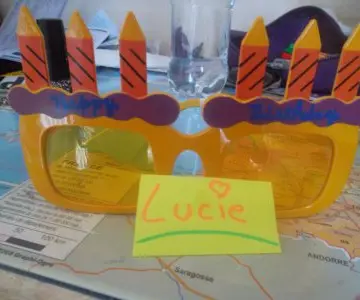 lunettes d'anniversaire, Inconnue