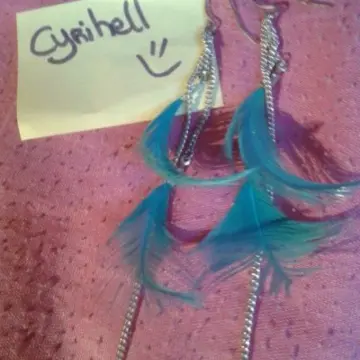 boucle d'oreille plume bleu, Inconnue