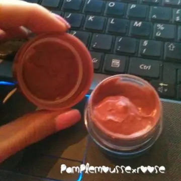 Blush crème, Essence