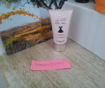 Lait corp la petite robe noir, Guerlain