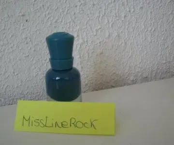 vernis bleu canard, Modélite