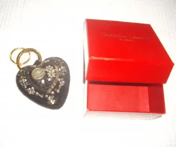Porte clef Christian Lacroix, Lacroix