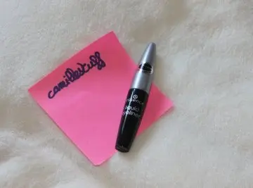 Eyeliner liquide Essence, Essence