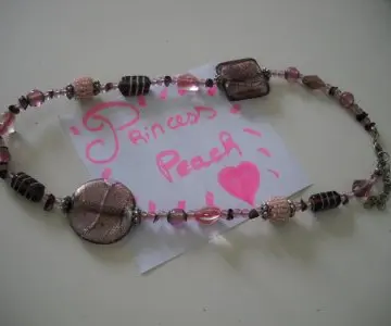 Collier Rose, Inconnue