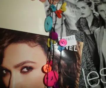 Collier, Cache cache