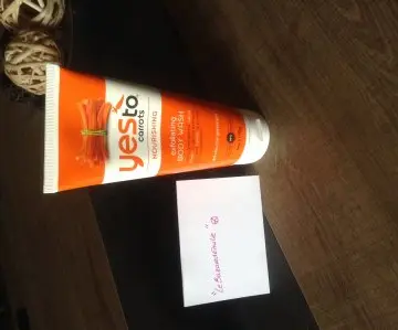 Exfoliant body wash, Yes To