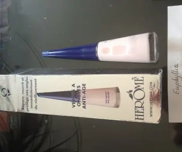 Vernis à ongle anti âge, Hérôme